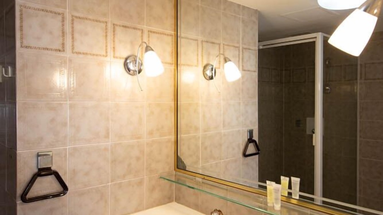 Photo of Bathroom in Main Beach