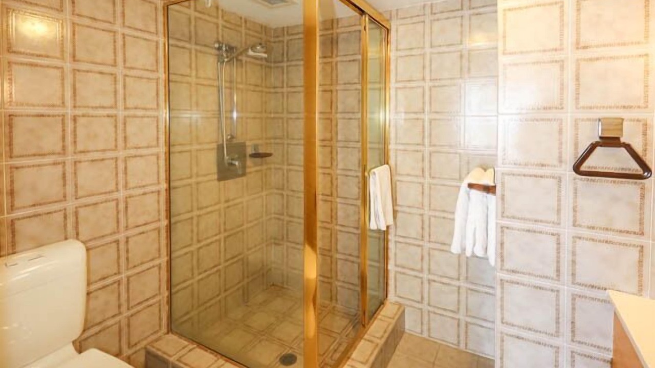 Photo of Bathroom in Main Beach