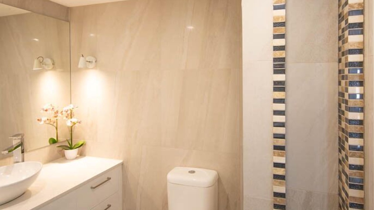 Photo of Bathroom in Main Beach