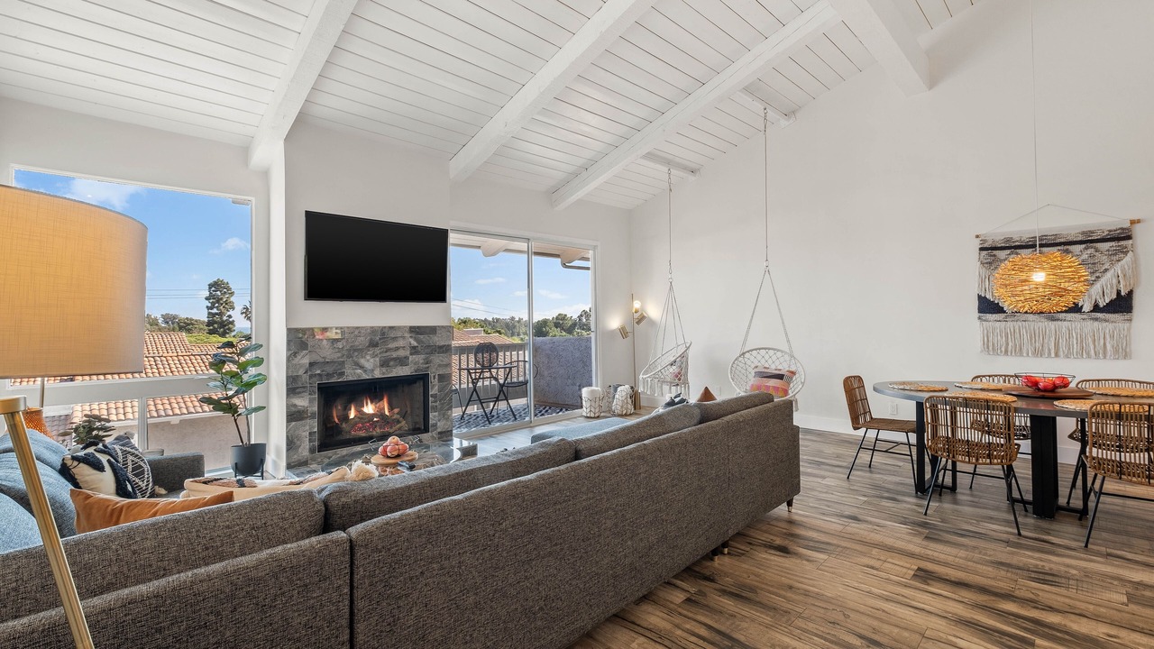 Photo of Livingroom in Central Malibu