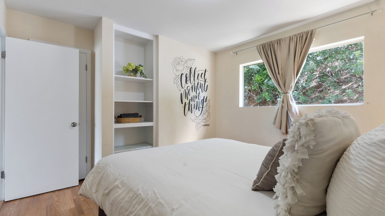 Photo of Bedroom in Allied Gardens