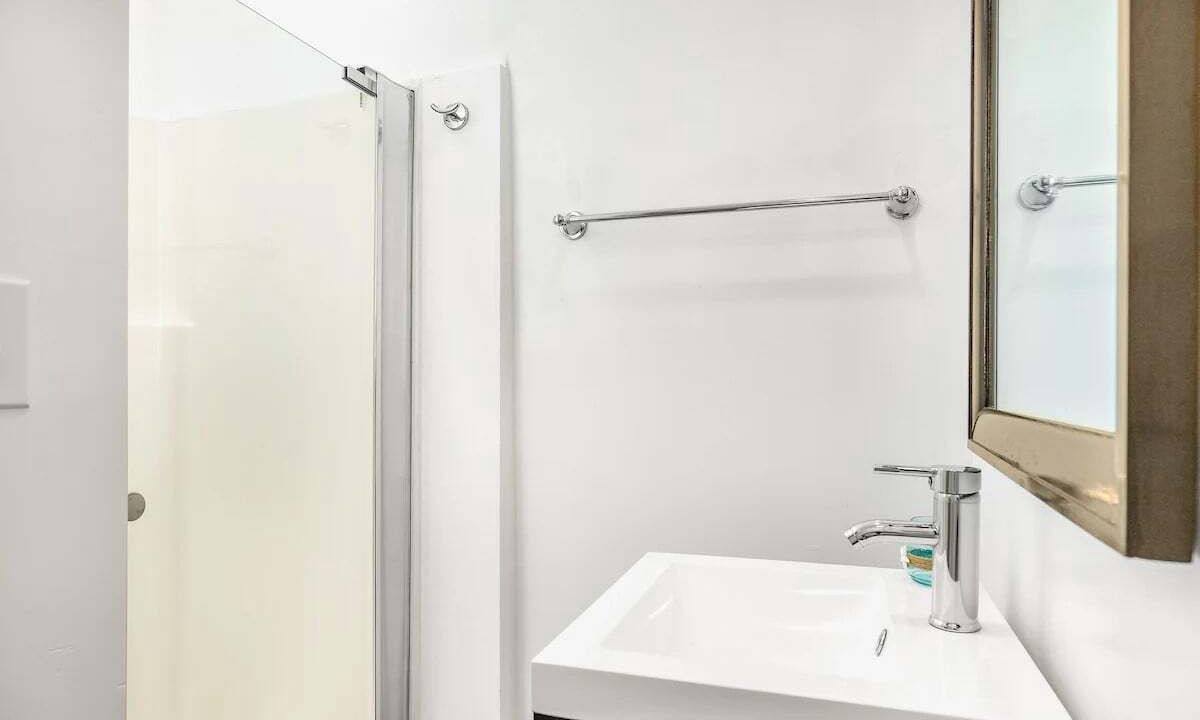 Photo of Bathroom in Summerland