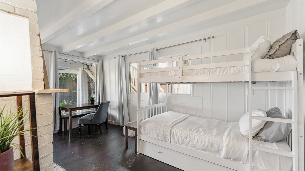 Photo of Bedroom in Summerland