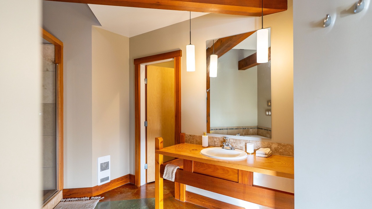 Photo of Bathroom in Ucluelet