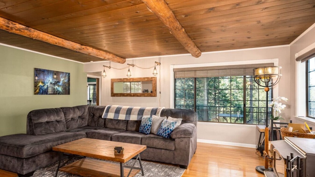 Photo of Livingroom in Oakhurst