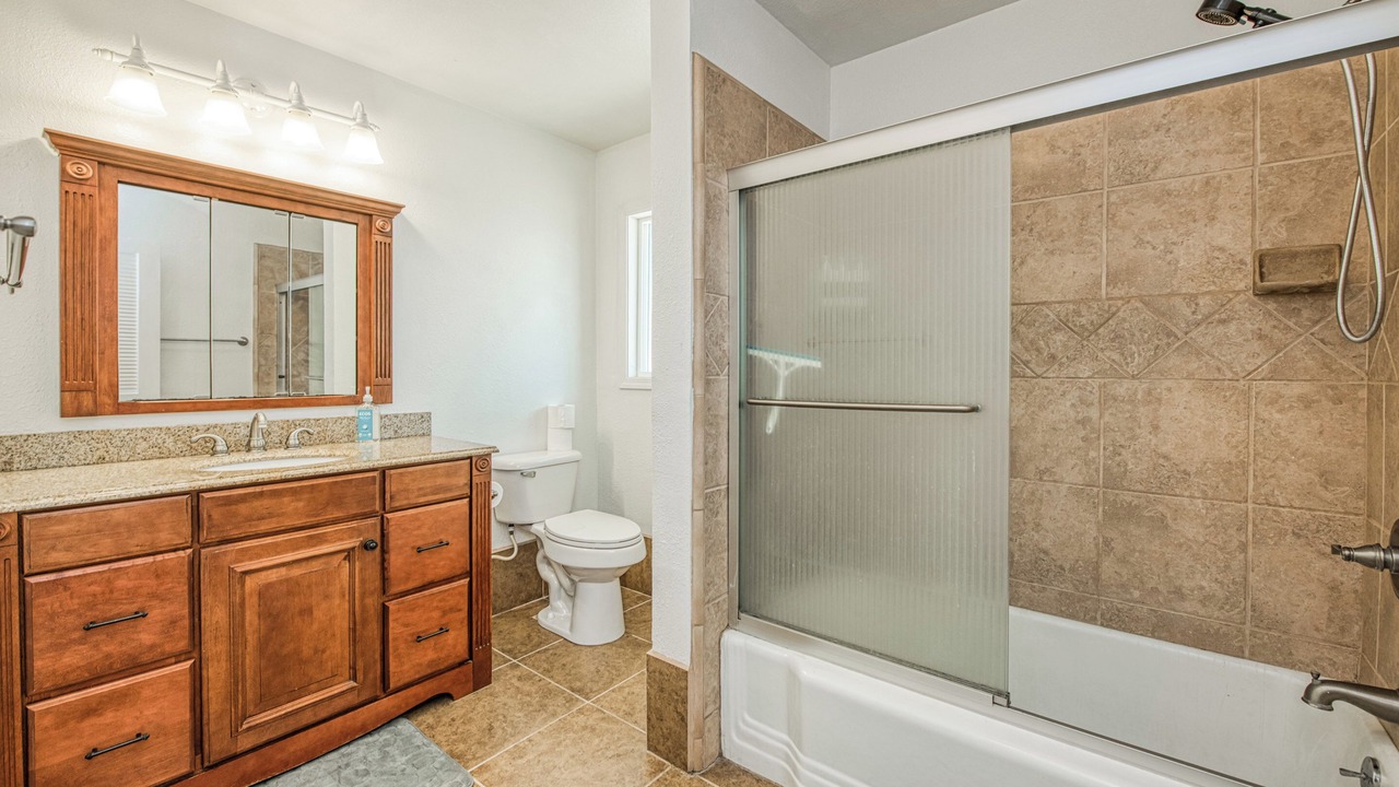 Photo of Bathroom in Raisin