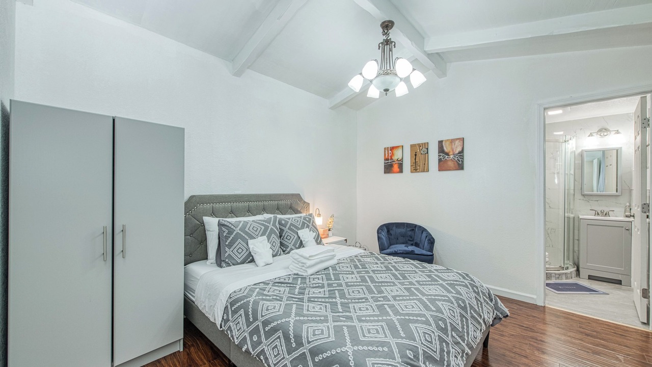 Photo of Bedroom in Raisin