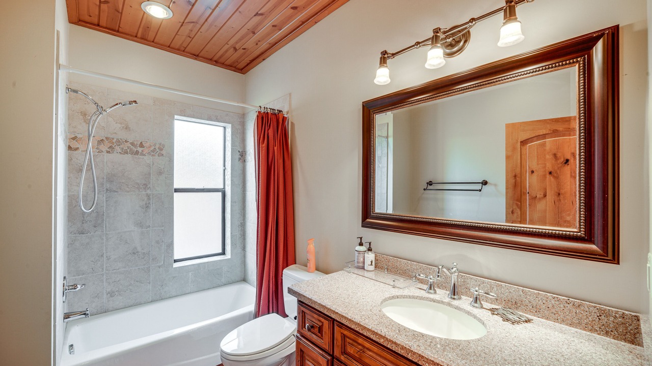 Photo of Bathroom in Pine Mountain Club