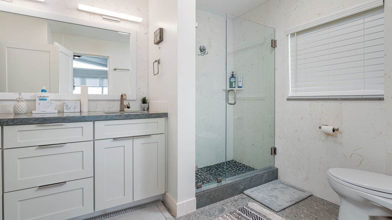 Photo of Bathroom in Waialua