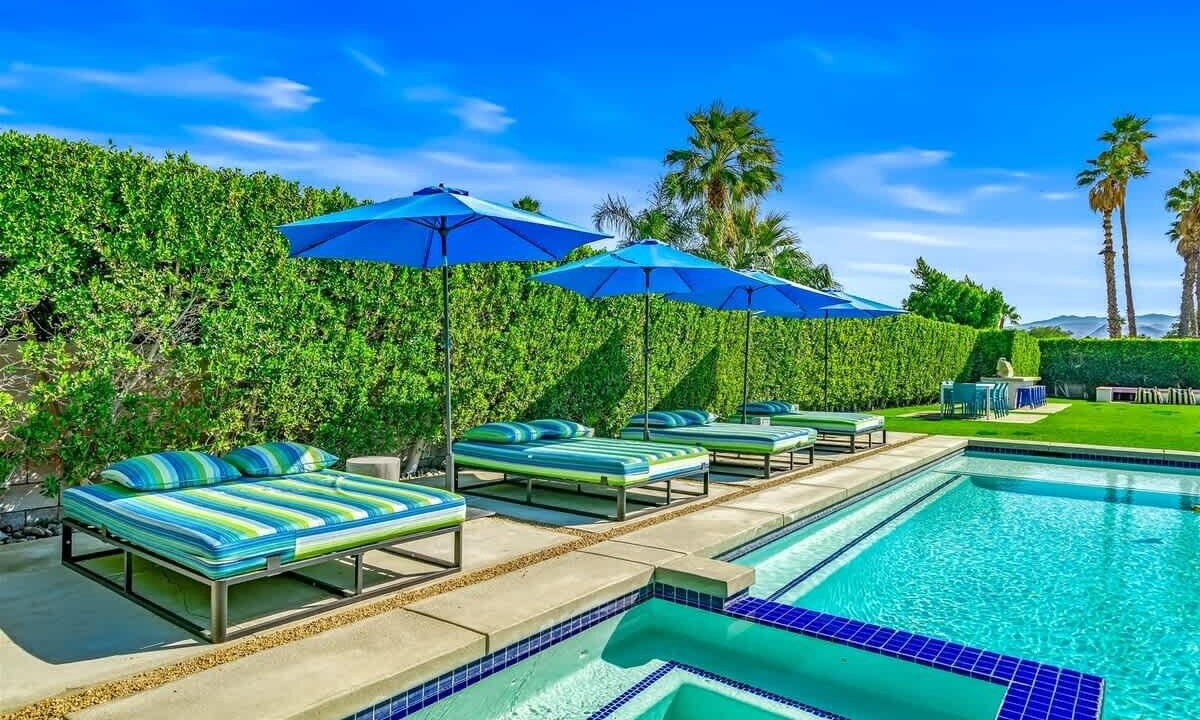 Photo of Outdoor in Racquet Club South