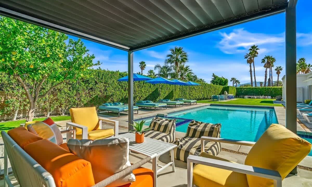 Photo of Outdoor in Racquet Club South