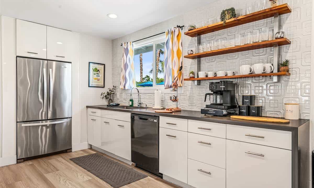 Photo of Kitchen in Racquet Club South