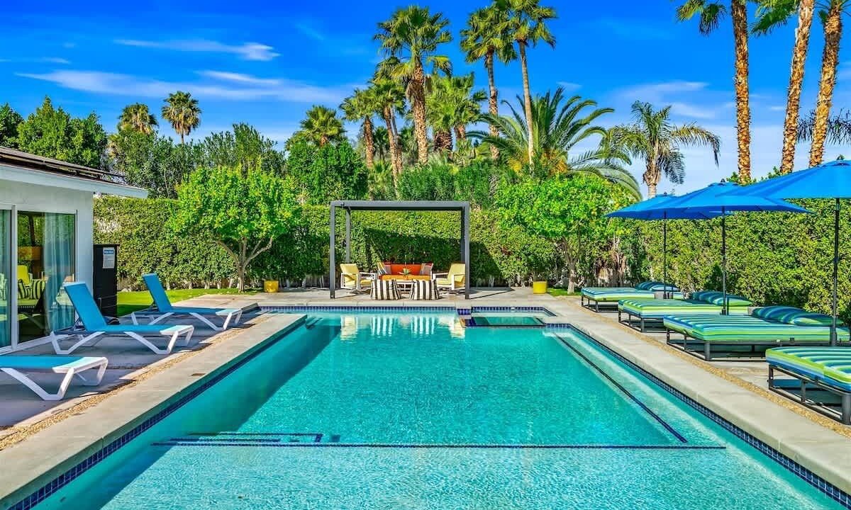Photo of Outdoor in Racquet Club South
