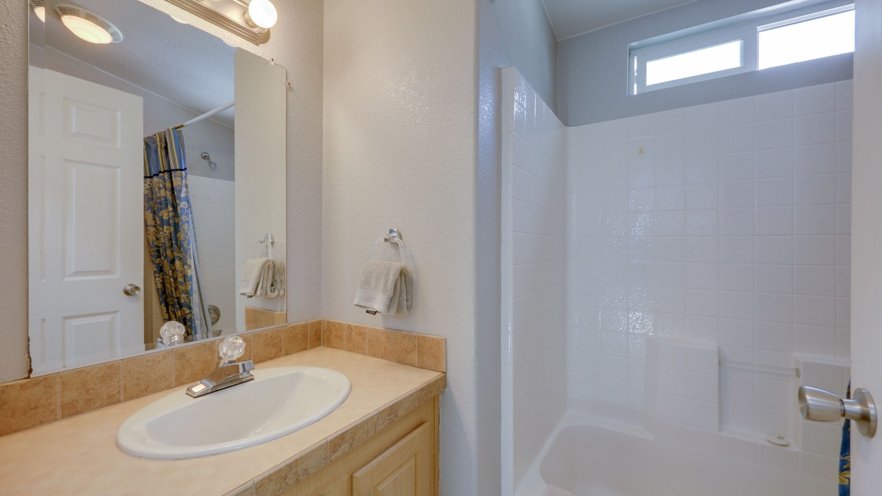 Photo of Bathroom in Oak View