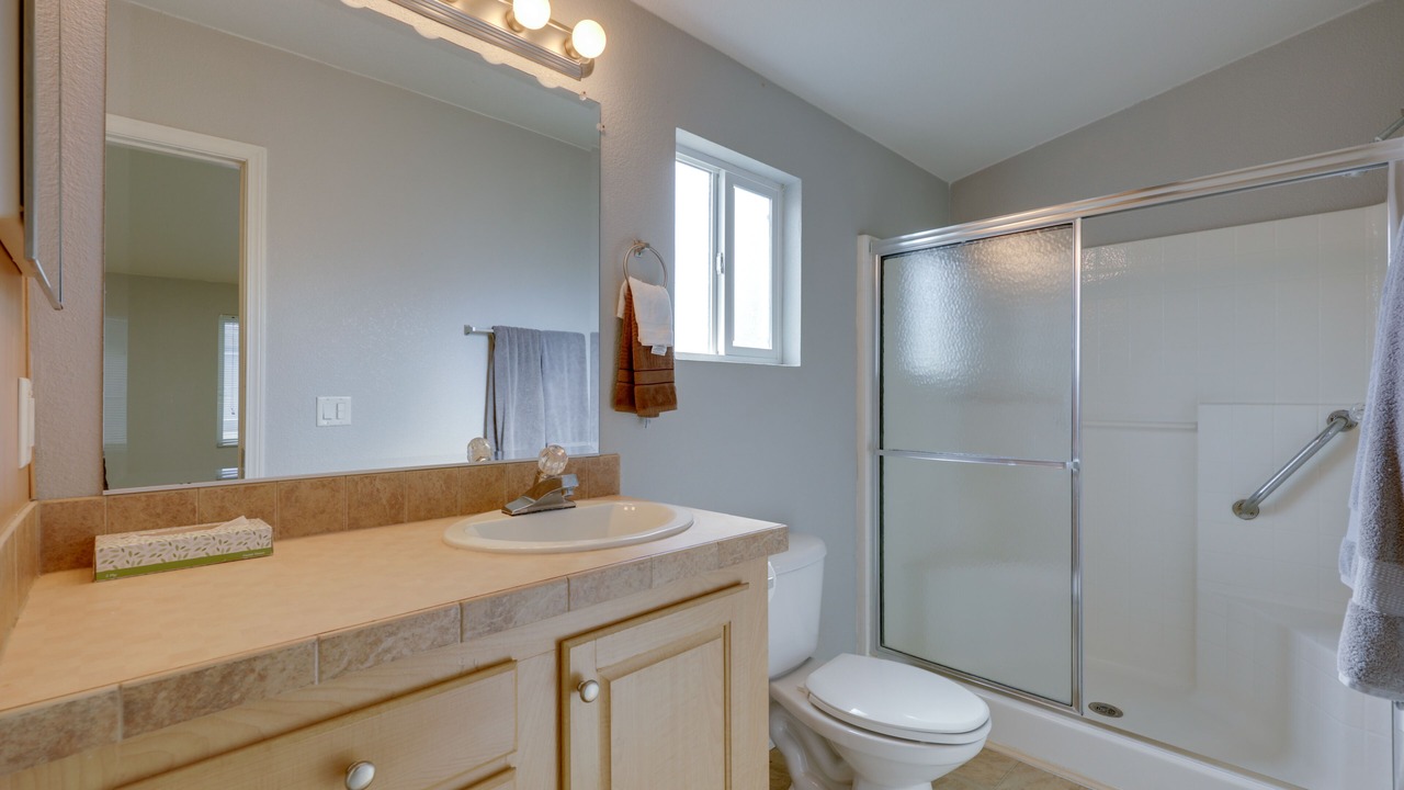 Photo of Bathroom in Oak View