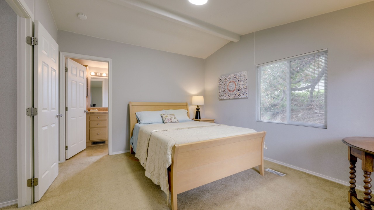 Photo of Bathroom in Oak View