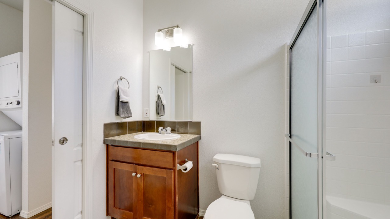 Photo of Bathroom in Oak View