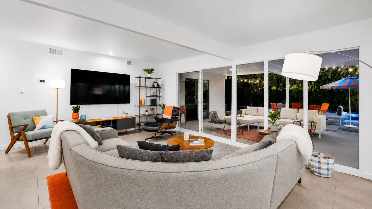 Photo of Livingroom in Desert Park Estates