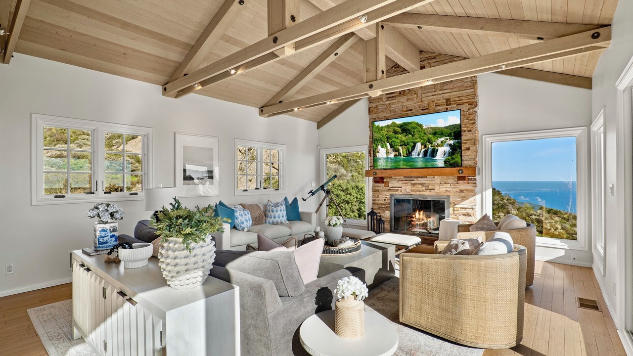 Photo of Livingroom in Malibu