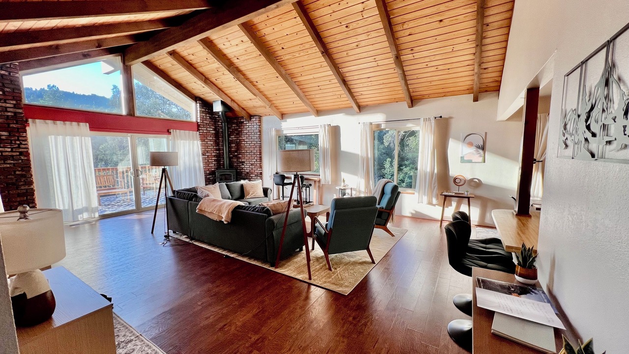 Photo of Livingroom in Yosemite Forks