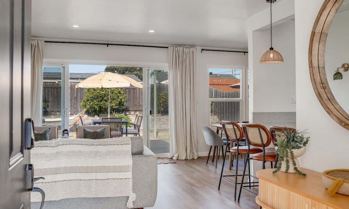 Photo of Livingroom in Allied Gardens