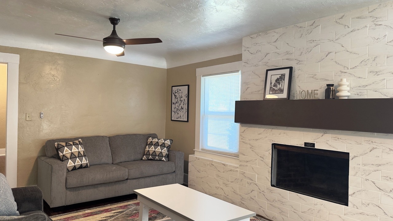 Photo of Livingroom in Hanford