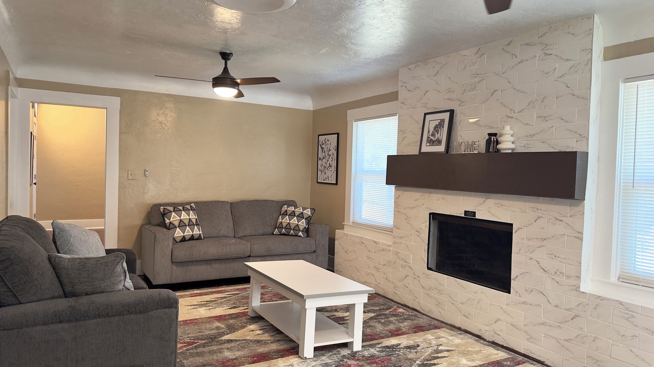 Photo of Livingroom in Hanford