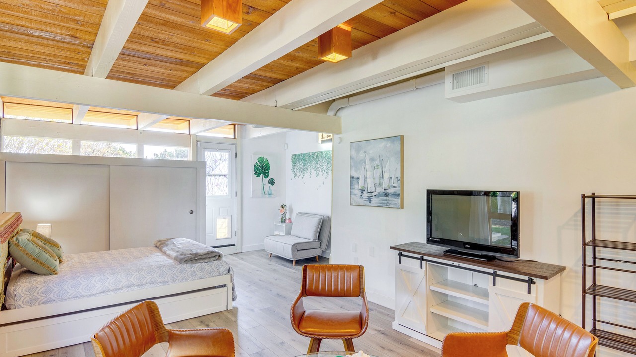 Photo of Bedroom in Central Malibu