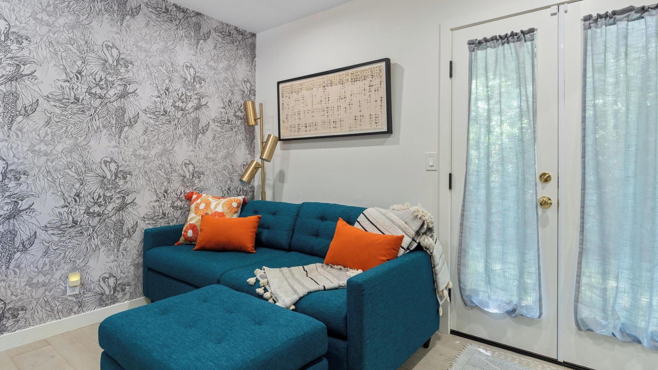 Photo of Livingroom in Hollywood Hills West