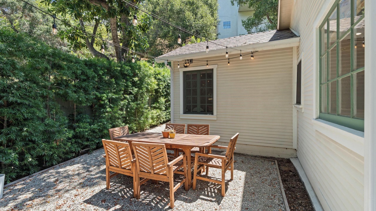 Photo of Outdoor in Hollywood Hills West