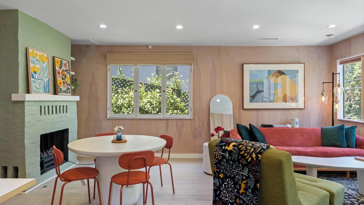 Photo of Livingroom in Hollywood Hills West