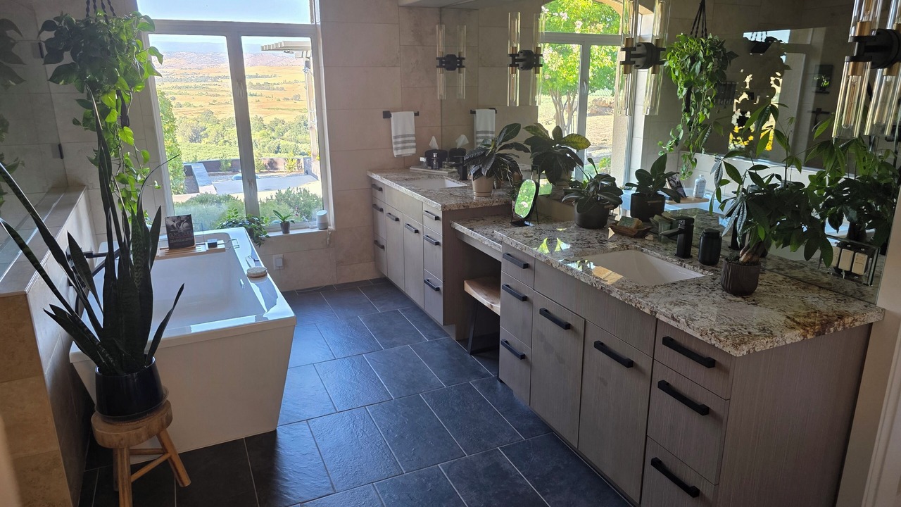 Photo of Bathroom in Raisin