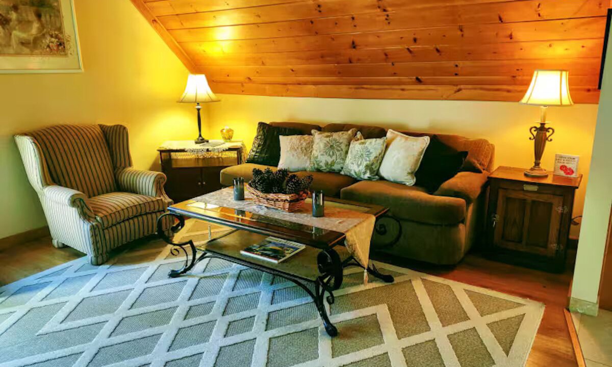 Photo of Livingroom in Mountain Center