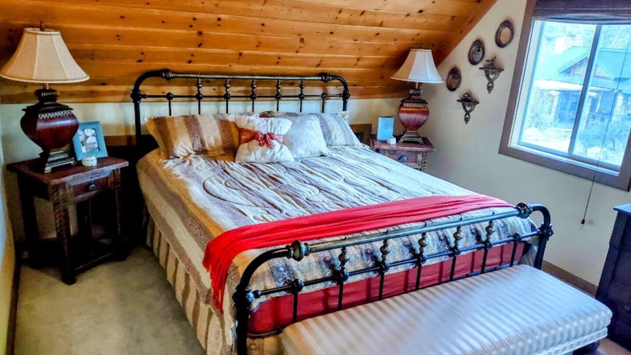 Photo of Bedroom in Mountain Center