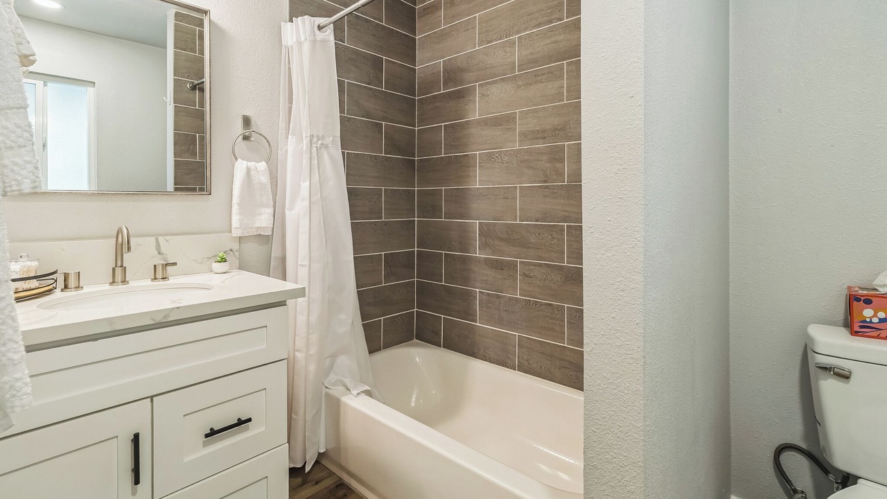 Photo of Bathroom in Raisin