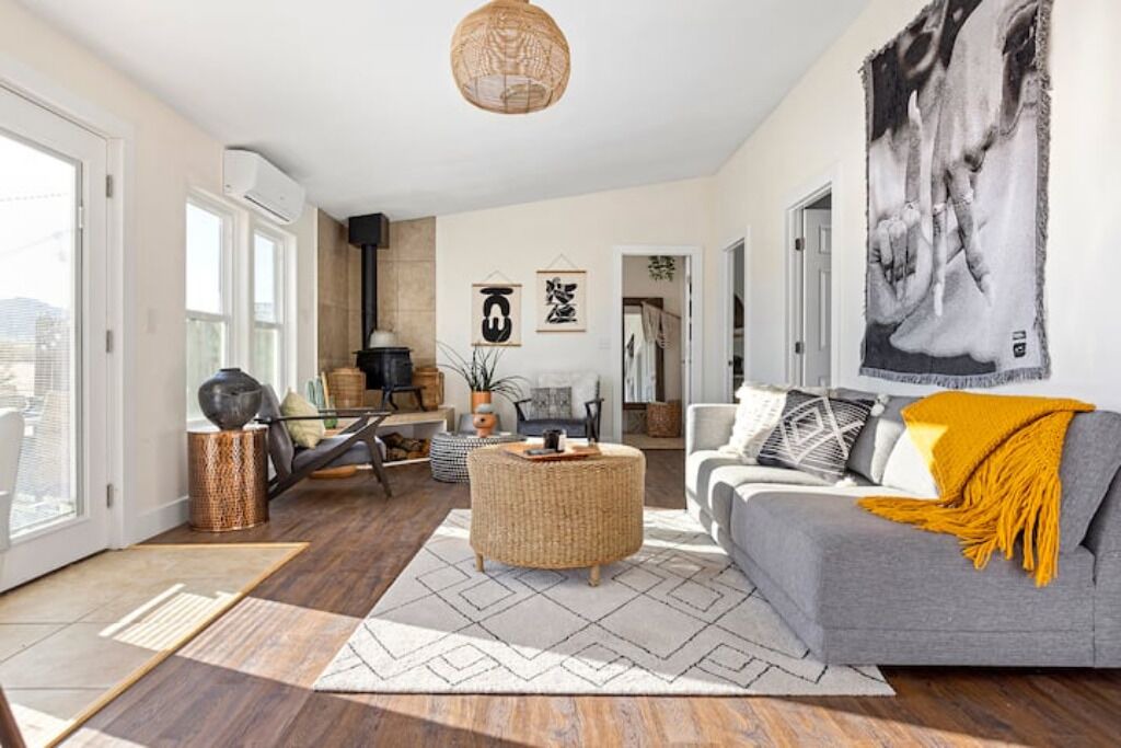 Photo of Livingroom in Landers