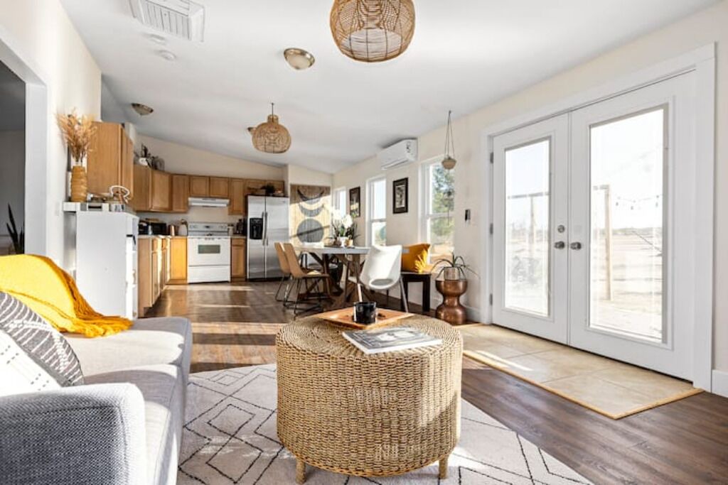 Photo of Livingroom in Landers