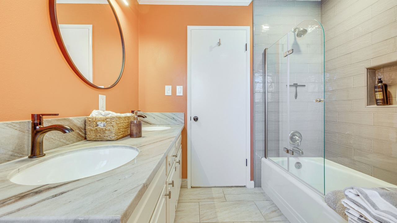Photo of Bathroom in Raisin