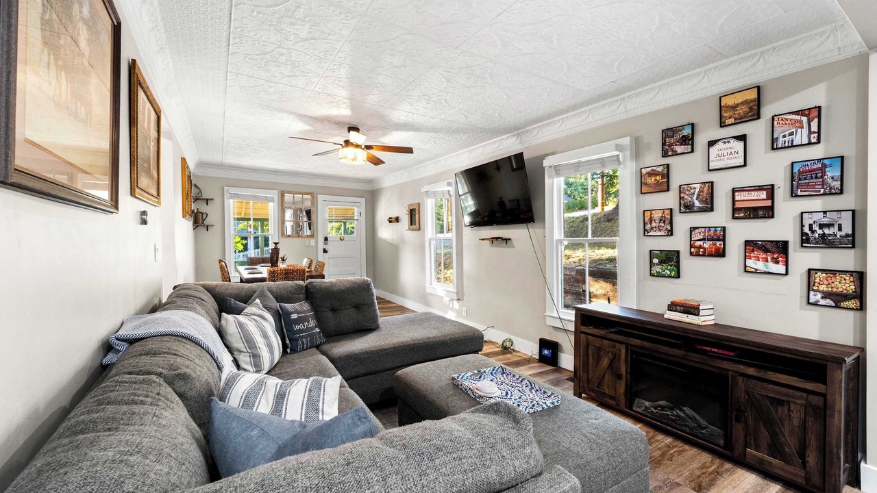 Photo of Livingroom in Julian