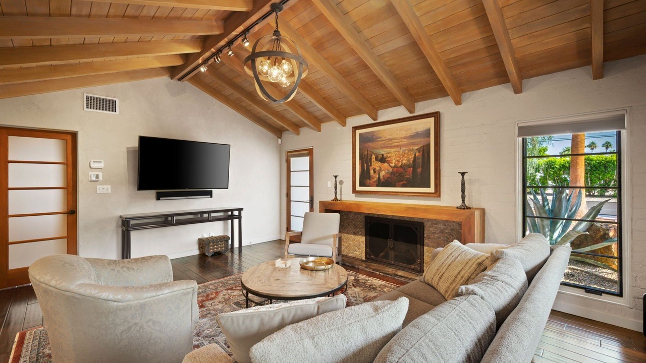 Photo of Livingroom in Tahquitz River Estates