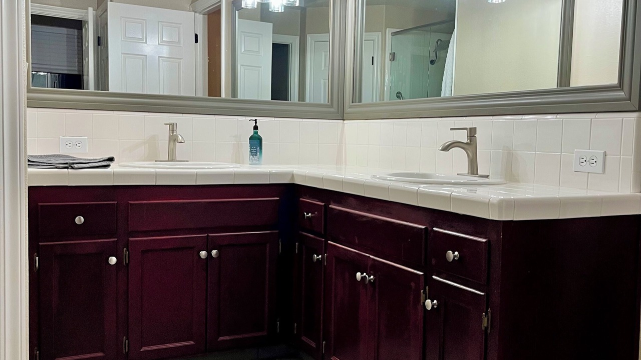 Photo of Bathroom in Raisin