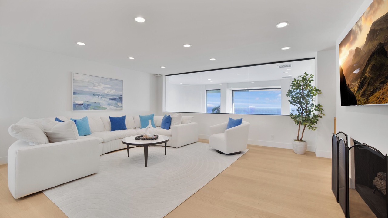 Photo of Livingroom in Western Malibu