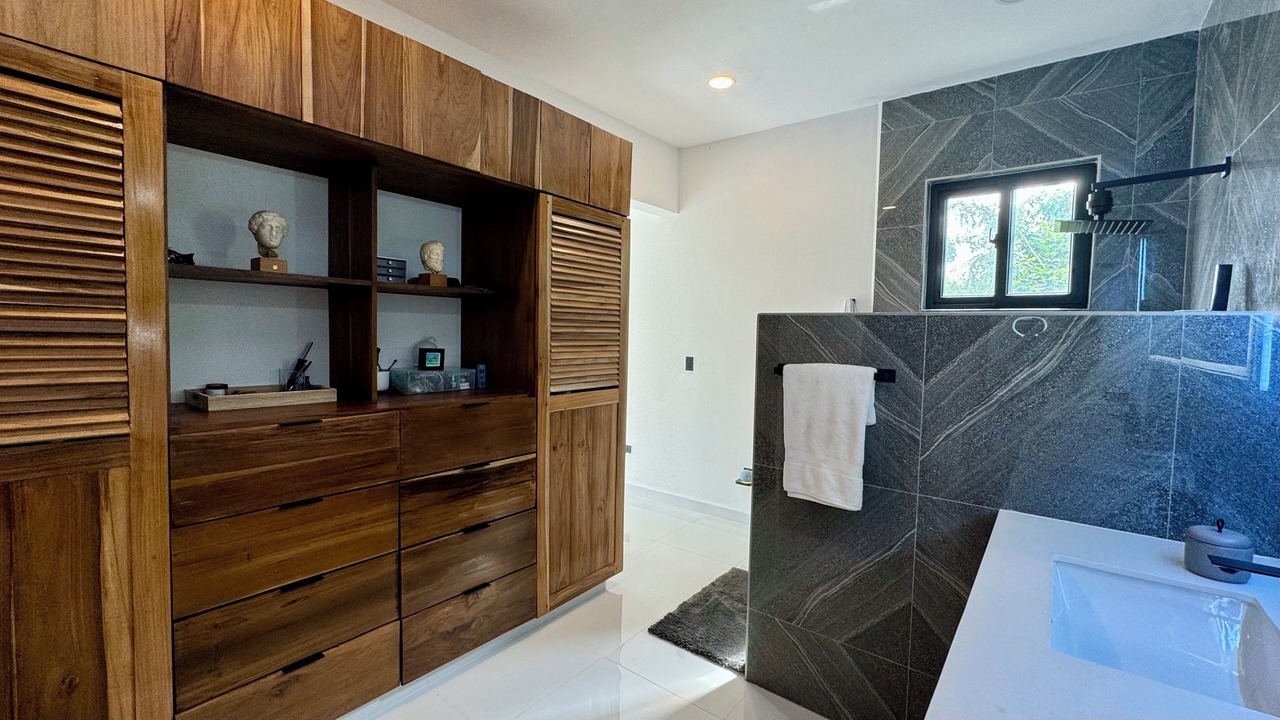 Photo of Bathroom in Pacific Marlin