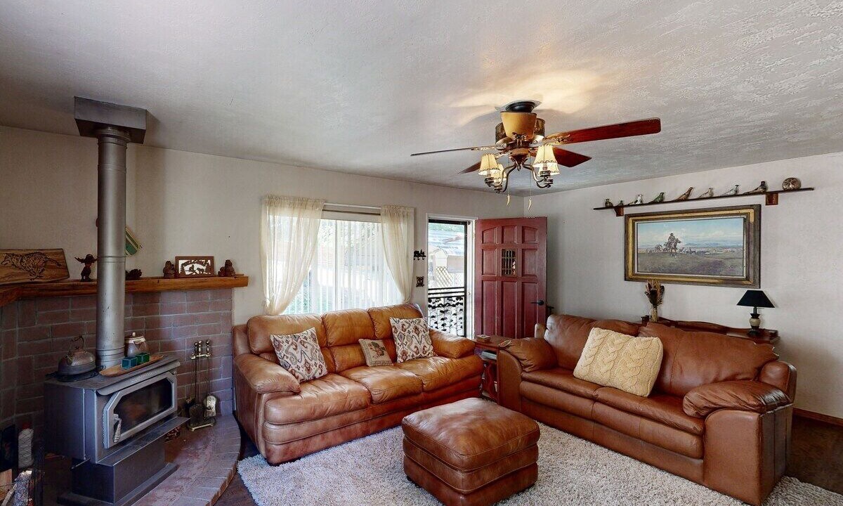 Photo of Livingroom in California Hot Springs