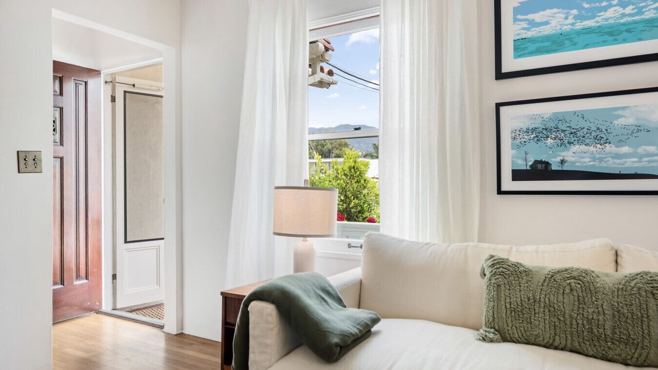 Photo of Livingroom in West Beach