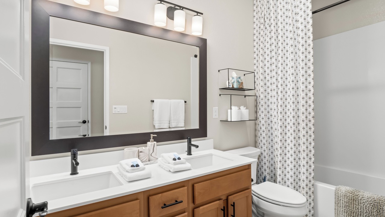 Photo of Bathroom in Raisin