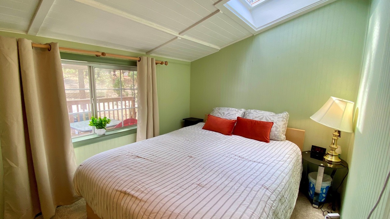 Photo of Bedroom in Green Valley Lake