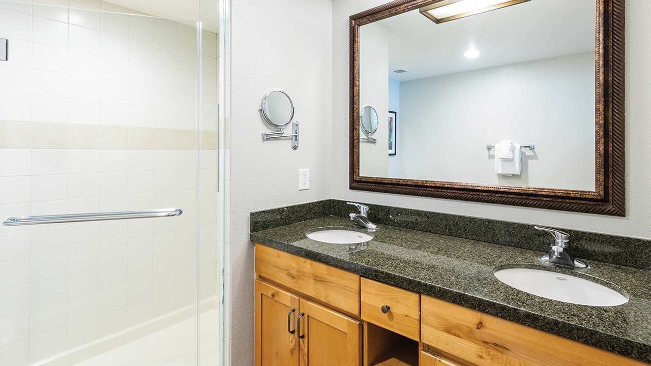 Photo of Bathroom in Lakeside Park