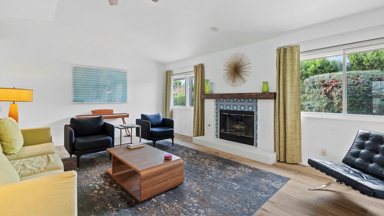 Photo of Livingroom in Racquet Club South