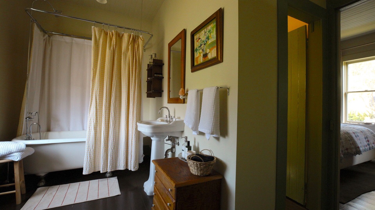 Photo of Bathroom in Albion